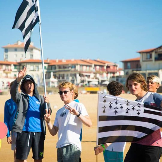 http://www.ligue-bretagne-surf.bzh/wp-content/uploads/2018/01/FB_IMG_1509284696663-540x540.jpg