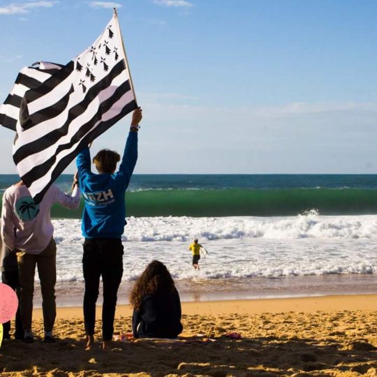 http://www.ligue-bretagne-surf.bzh/wp-content/uploads/2018/01/FB_IMG_1509286018686-540x540.jpg