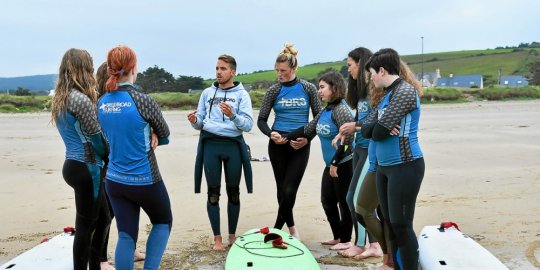 Handisurf-seance-briefing-avec-stephane-herjean-pour-manon-et-ses_3992849_540x270p.jpg