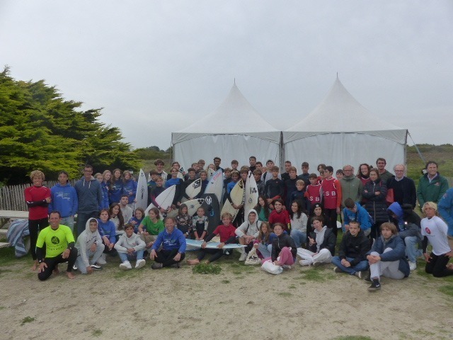 photo-groupe-a-la-torche-avec-les-athletes.jpg